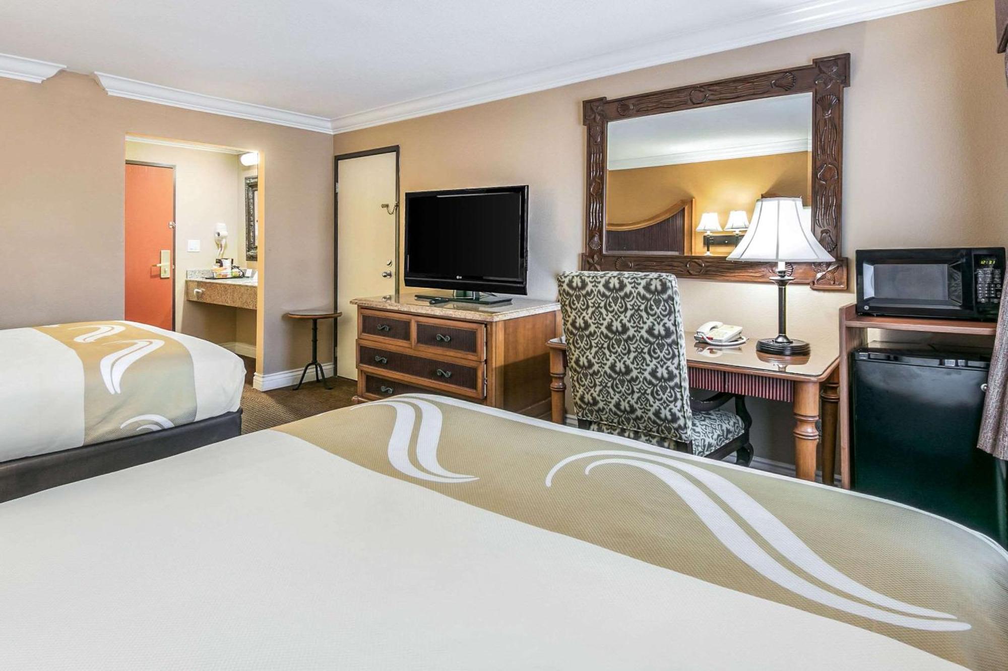 Quality & Atlanta Airport South Hotel 2*