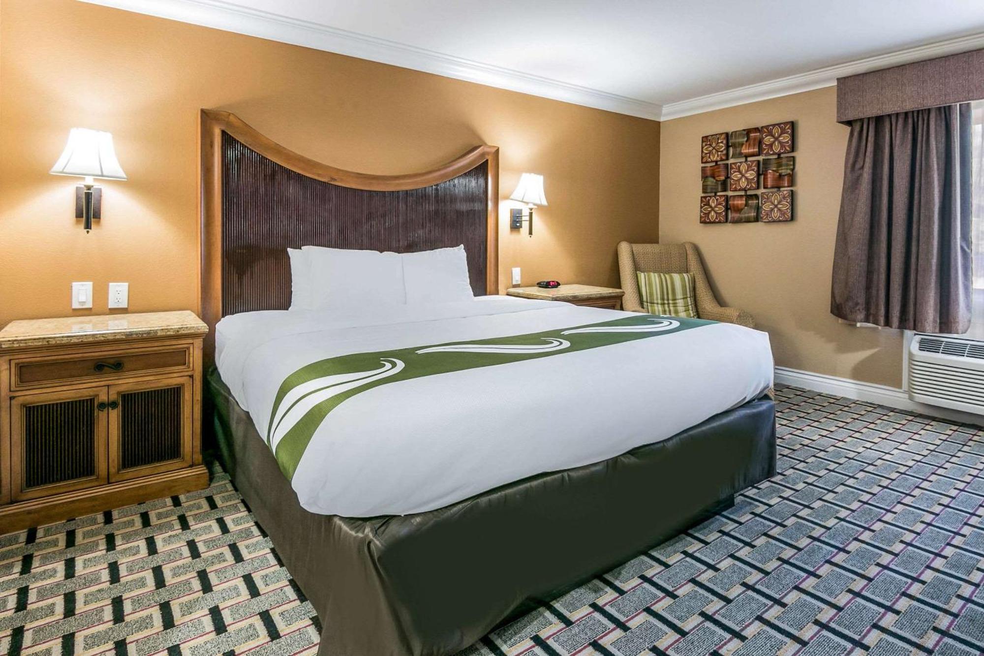 Hotel Quality & Atlanta Airport South 2*