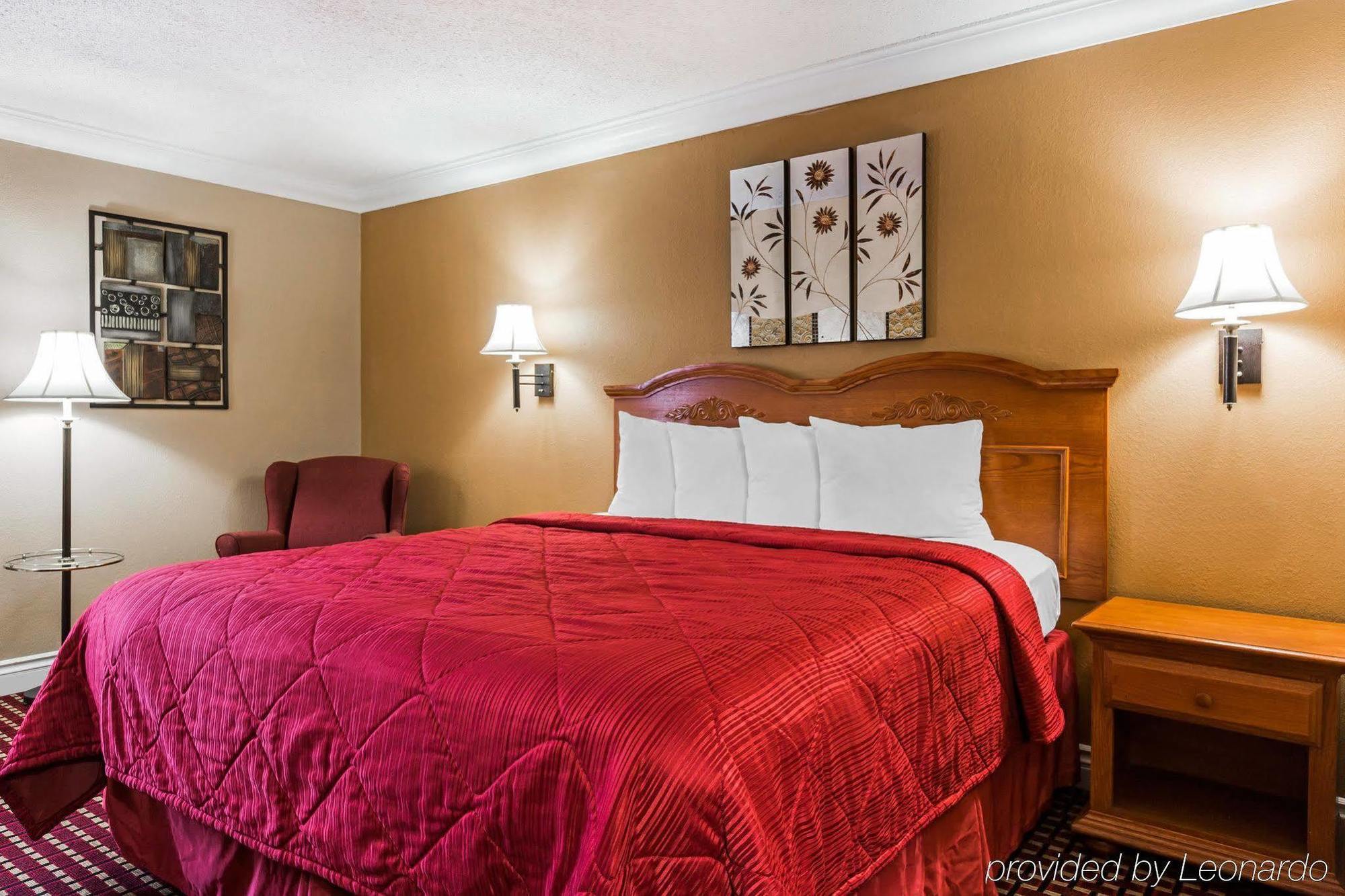 Quality & Atlanta Airport South Hotel 2*
